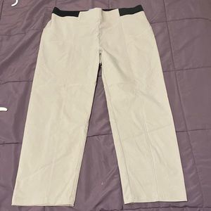 Simply Vera, pull on capri length khaki pants, stretch material, back pockets
